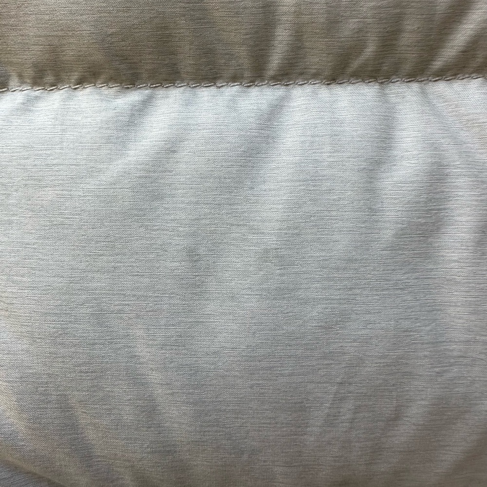 The North Face 700 Fill Down Vest Women’s Small Light Gray Puffer Zip Front - Picture 4 of 12